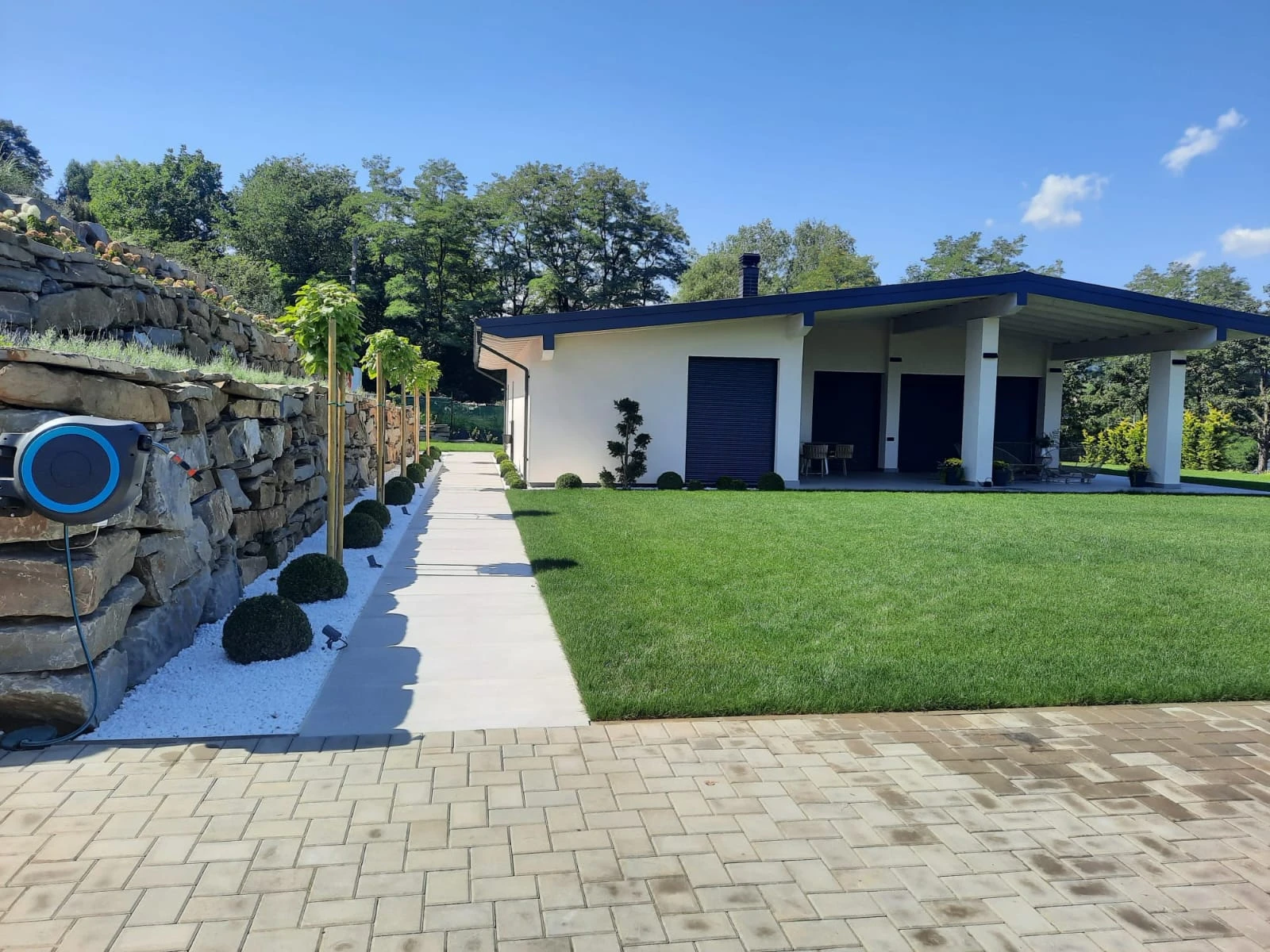 Amenajare profesionala peisagistica gradina, plante ornamentale de exterior, discretizare sistem irigatie in Suceava si imprejurimi