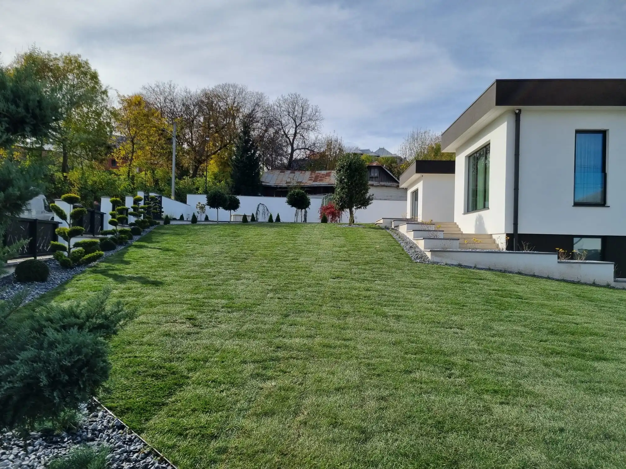 Rezultate amenajare gradina, montare gazon rulou natural in Suceava si imprejurimi